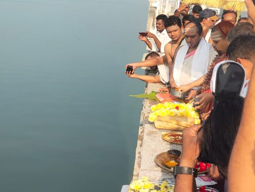 ಶೃಂಗೇರಿ  ಶ್ರೀಗಳು ಇತ್ತೀಚೆಗೆ  ಹೊಸಪೇಟೆಗೆ ಭೇಟಿ ಇತ್ತಾಗ, ತುಂಗಭದ್ರಾ ಡ್ಯಾಂ ಹಾಗೂ ಹಂಪೆಗೆ ಭೇಟಿ