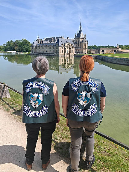 Maryline et copine dos.jpg
