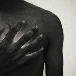 Corps illustrant l’intériorité et la présence à soi dans la posture du thérapeute