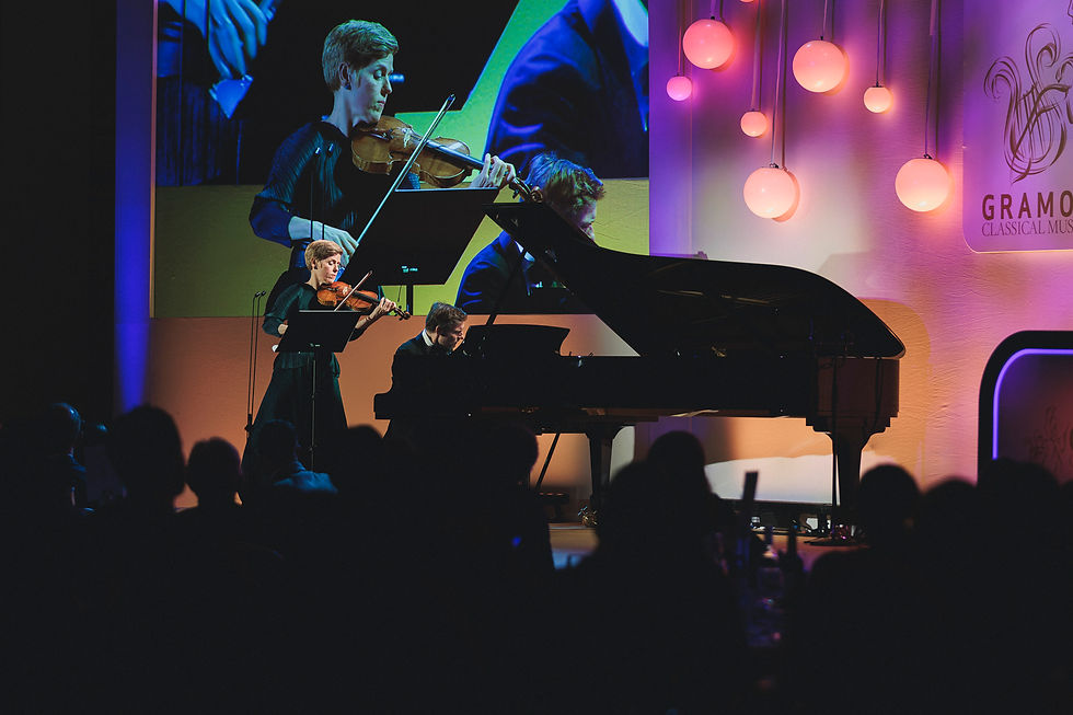 伊莎贝尔·福斯特在2026年留声机大奖上演奏 Photo: Jamie Hodgskin
