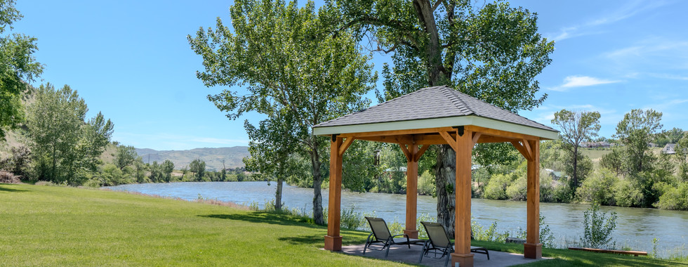 Professional HDR Airbnb- Shaded Canopy