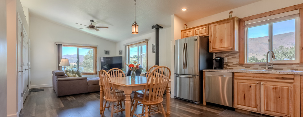 Professional HDR Airbnb Photo- Dining Area