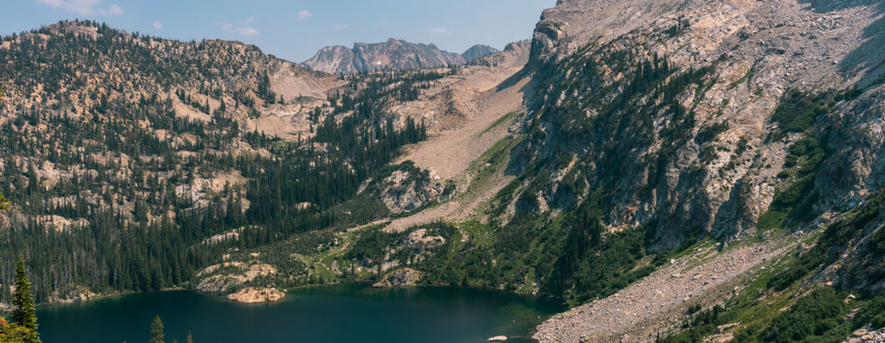 Views of Alpine Lake towards Sawtooth Lake Hike