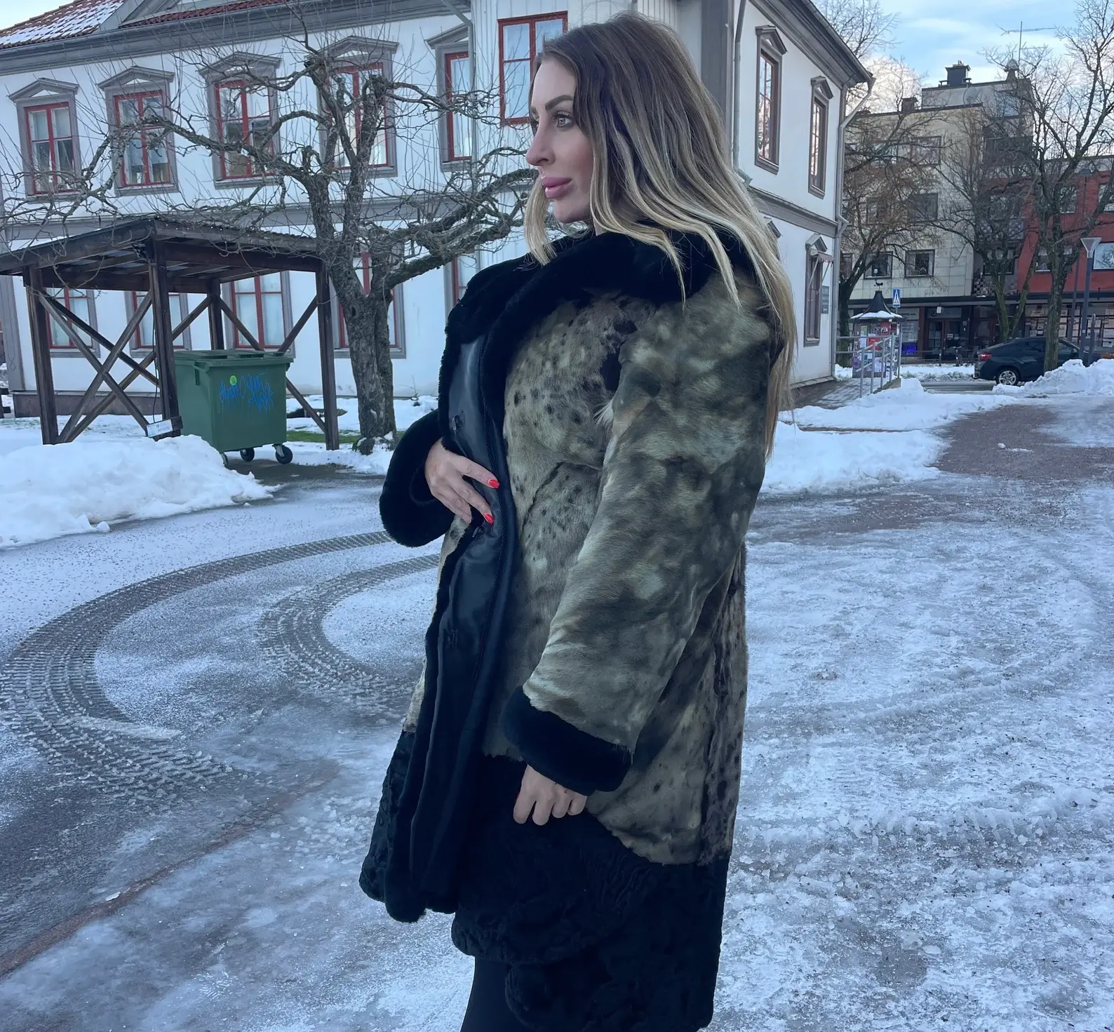 swakara kappa i lammskinn til dam swagger modell