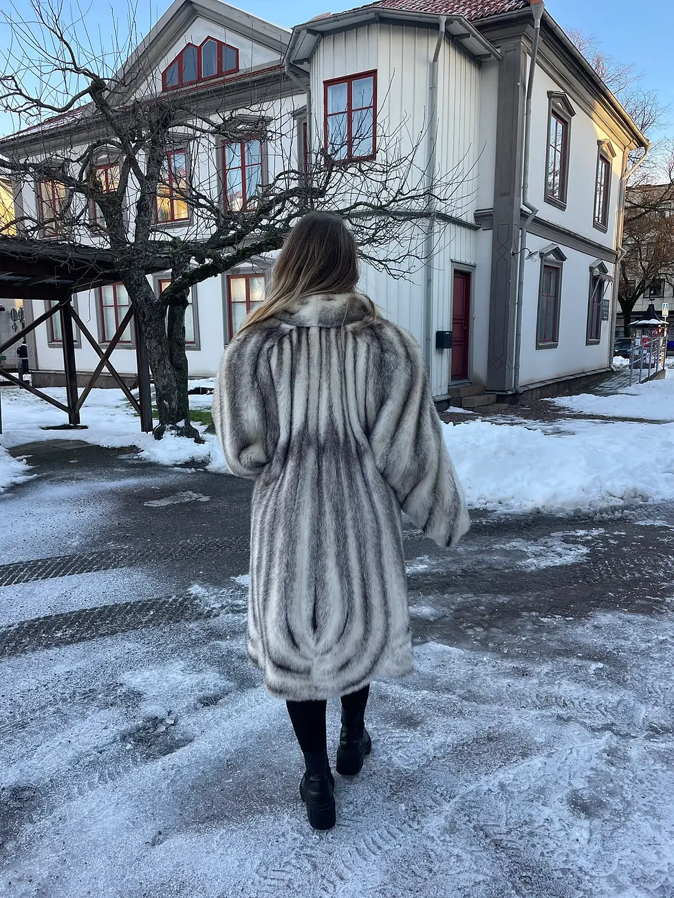 Miniatyrbild: Black-Cross Mink Mellanlång kappa