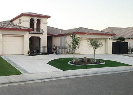 semi circular driveway_edited.jpg
