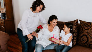 «Querida mamá, tu maternidad puede transformar el mundo»: La misión de la madre católica