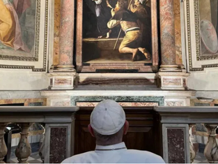 El Papa Francisco visita la iglesia de San Agustín en Roma para rezar ante la tumba de Santa Mónica