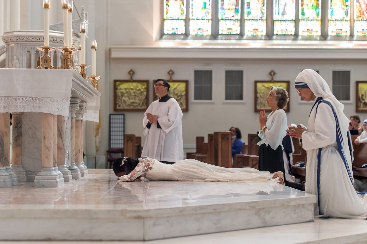 DENVER, CO - La consagración a la vida de vírgenes en el mundo de Senite Sahlezghi en la Basílica Ca