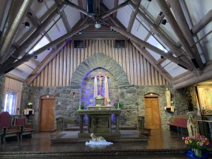 La iglesia actual se erige como un faro de fe, esperanza y amor en Estes Park, dando la bienvenida a