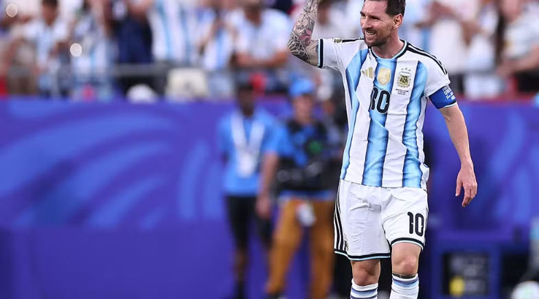 'Decisão dolorosa': Messi se aposenta da Seleção Argentina e publica carta de despedida
