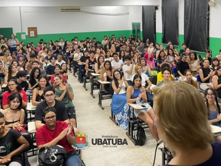 Aula inaugural do Cursinho da EM Tancredo reúne mais de 200 jovens