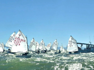 Flotilha Borrachudo de Ilhabela supera condições climáticas extremas e conquista vice-campeonato em três categorias do Campeonato Brasil Centro