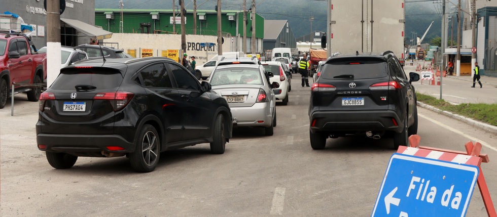 São Sebastião adota medidas para minimizar impactos do trânsito no Centro durante temporada de verão
