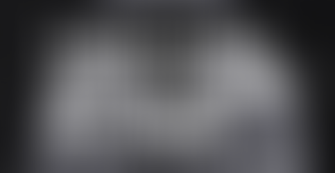 A Tensão da Marca: Quando um Criminoso Veste a Camisa