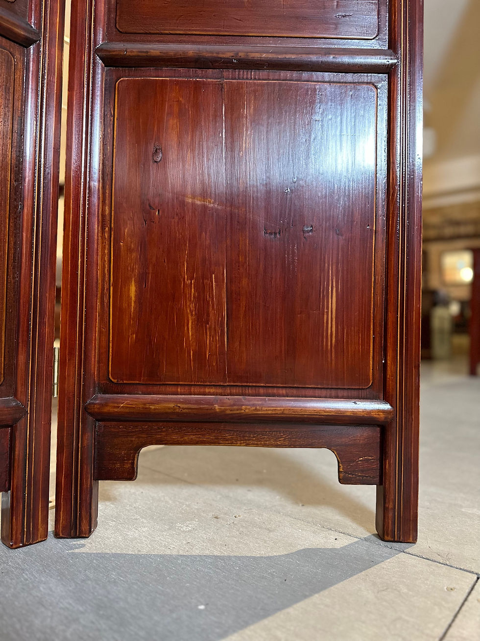 Thumbnail: Early 20th Century Elm Wood Room Dividing Screens