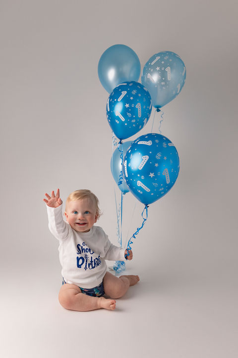 first birthday photo shoot with balloons