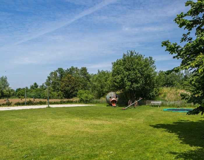 roozenstam-groepsaccommodatie-volleybalveld-speeltuin (1)
