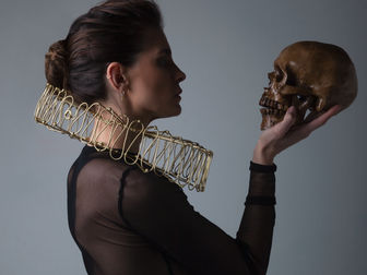 IRENE AZUELA ES HAMLET