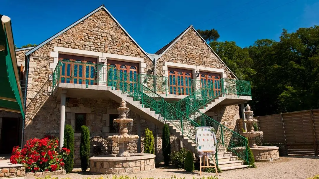 Le Moulin de Saint-Yves extérieur mariage drone 