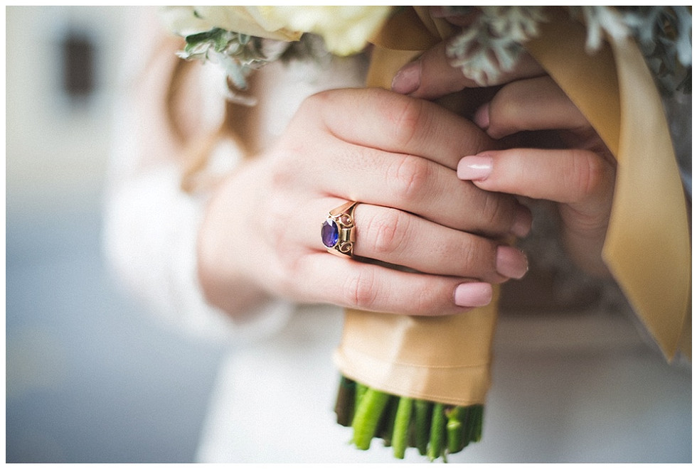 Vjenčani buket i zaručnički prsten