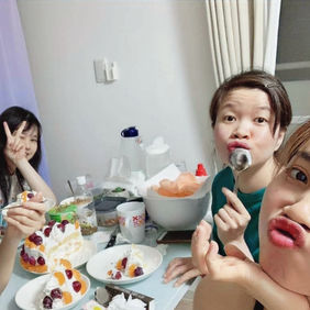 食事を楽しむベトナム人