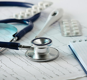 Estetoscópio no cardiogram