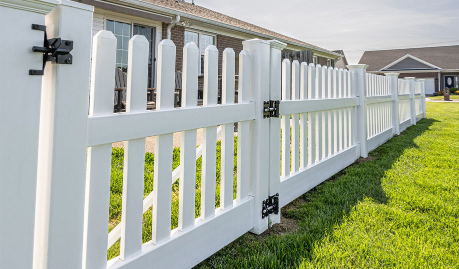 Dog Ear White Vinyl Picket Fence
