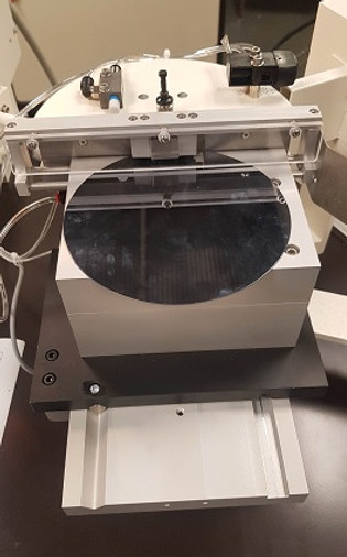 vertical holder for flat wafer