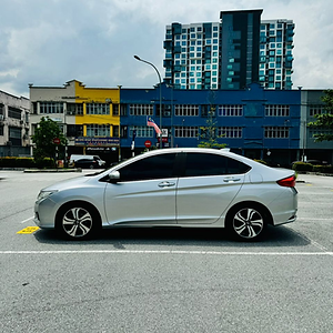 HONDA CITY SILVER (2).png