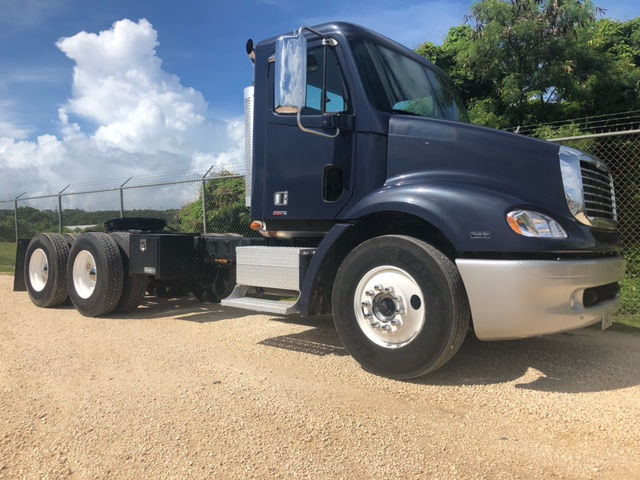 Freightliner Tandem Axle Tractor