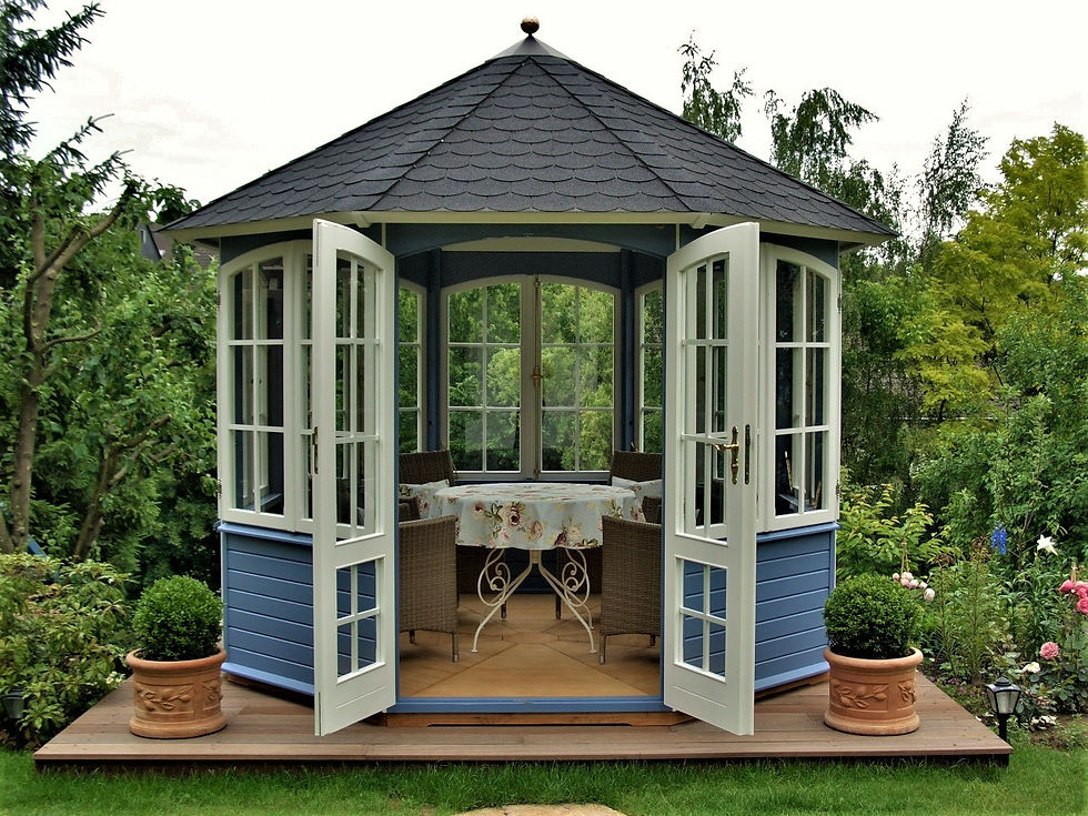 segmentboegen-pavillon-mit-blick-in-garten