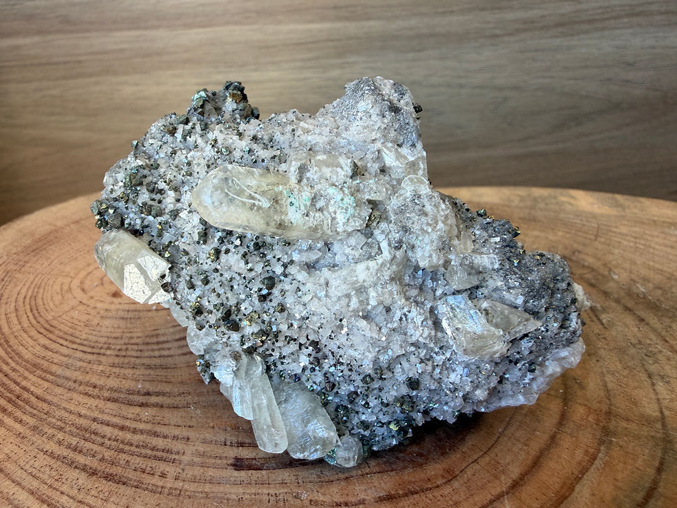 Thumbnail: Quartz in Titanite