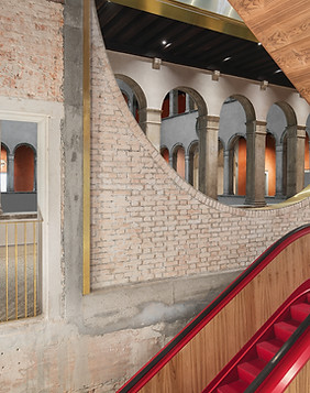 Fondaco dei Tedeschi escalator
