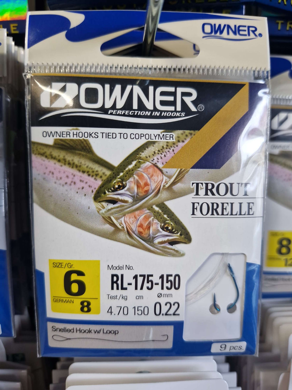 Paket mit Angelhaken und Vorfach