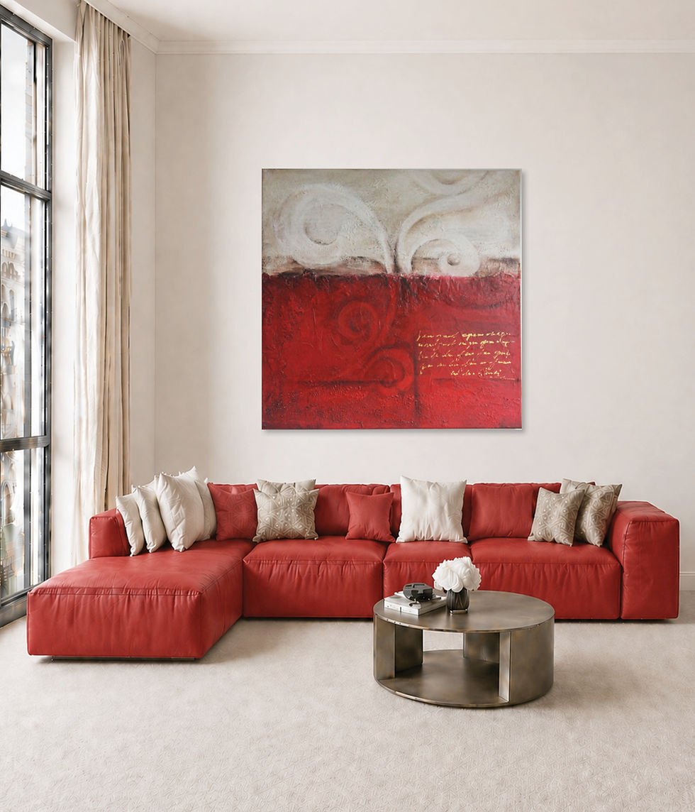 Rotes abstraktes Kunstwerk im Wohnraum mit rotem Sofa