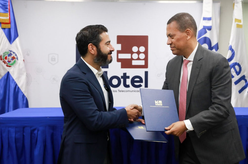 Francisco Torres Díaz y Guido Gómez Mazara tras firmar acuerdo interinstitucional.