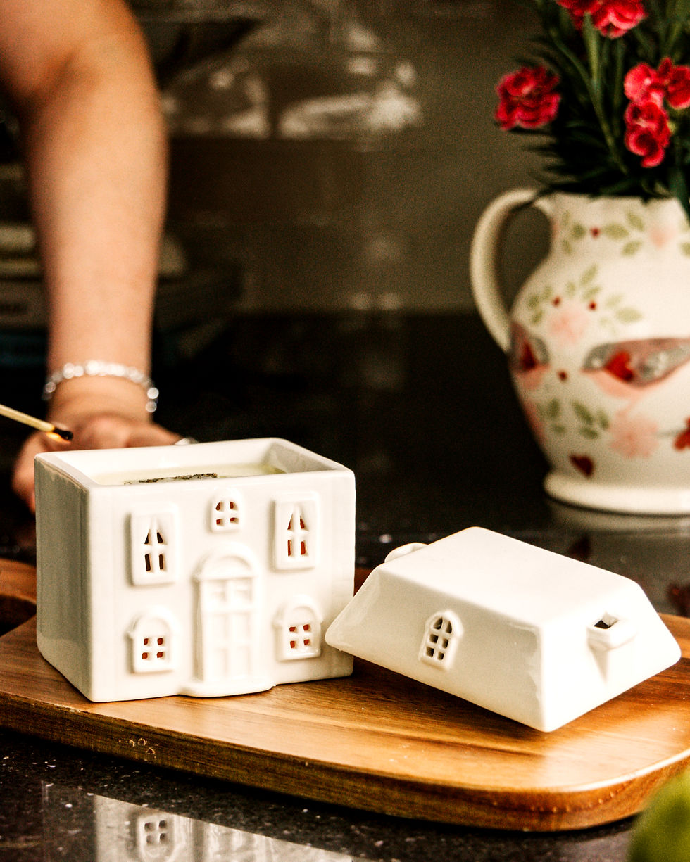 Sandymount Cottage Soy Wax Melt Warmer Bundle includes one Soy Wax Melt