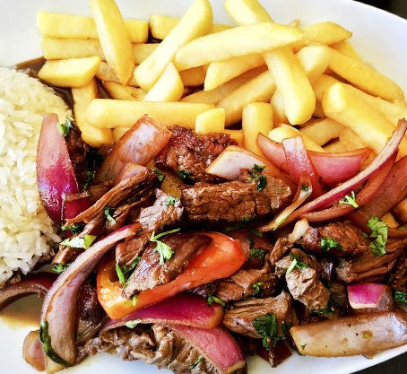 El jugoso lomo saltado