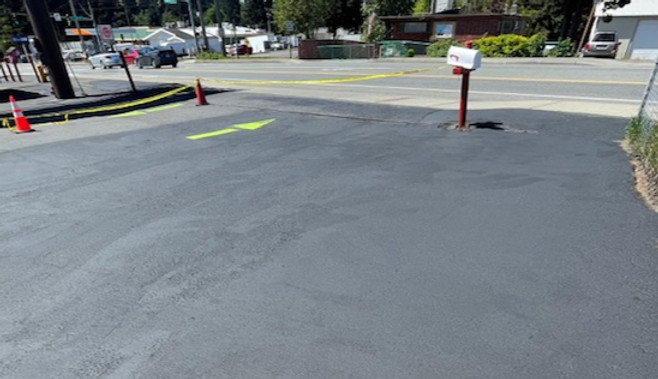 Photo of a blacktop driveway that was sealed by Bradford Washing