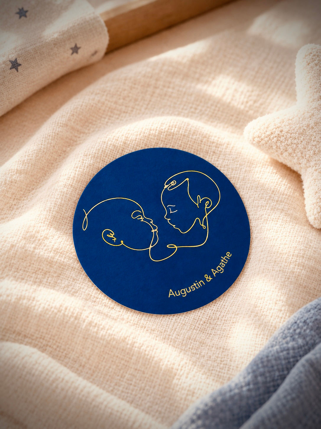 Faire part de naissance personnalisée rond et dorure