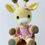 Miniatura: Girafa com roupinha e lacinho