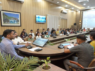 आंसुओं से उम्मीद तक: डीएम सविन बंसल की पहल से 175 बालिकाओं की शिक्षा को मिला नया जीवन