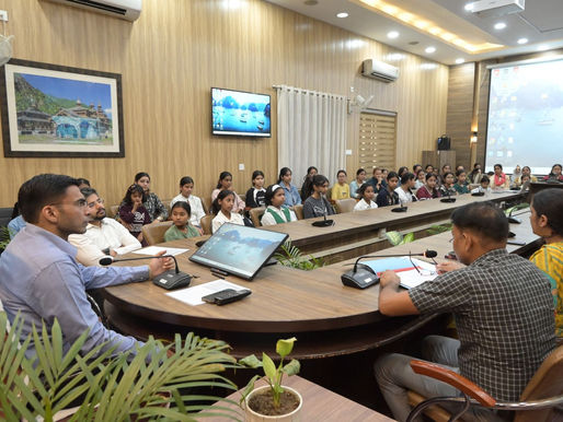 आंसुओं से उम्मीद तक: डीएम सविन बंसल की पहल से 175 बालिकाओं की शिक्षा को मिला नया जीवन