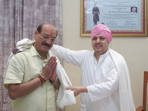 वनाग्नि नियंत्रण और पौधारोपण में मंत्री सुबोध उनियाल की पहल सराहनीय: महंत देवेन्द्र दास जी