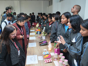 एसजीआरआर विश्वविद्यालय में भारतीय विविधता का मंचन, फैशन शो ने मोहा मन