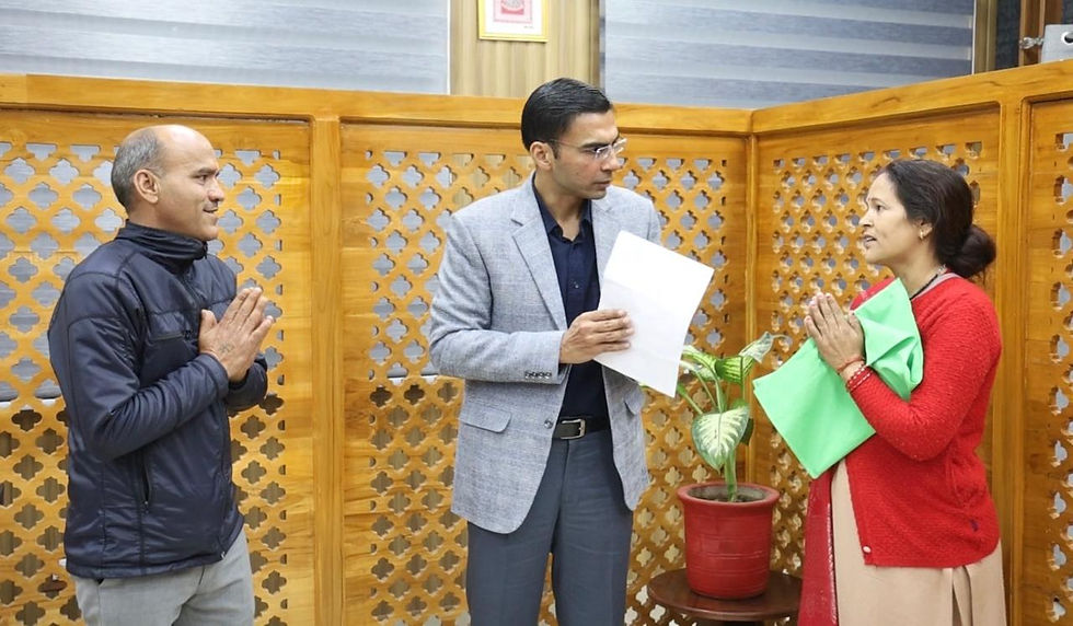 कड़े फैसलों से भरोसा कायम — डीएम ने विस्थापित परिवार को दिलाया न्याय