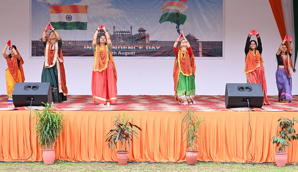 एसआरएचयू में तिरंगे की शान, छात्र-छात्राओं ने बांधा देशभक्ति का समां