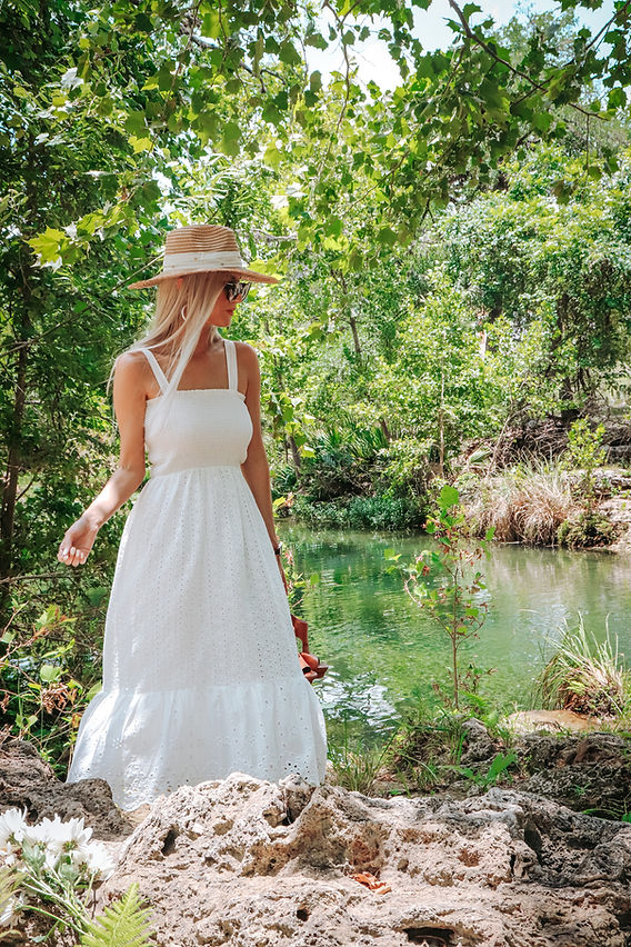 Summer Capsule Wardrobe Spot Light: The classic White Dress Summer Capsule Wardrobe Spot Light: The classic White Dress