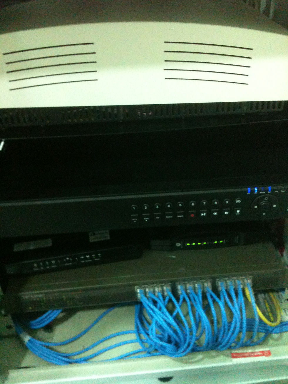 rack servidor; cameras,telefonia, routers wi-fi, rede computadores.JPG